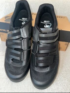 Woman’s PEARL IZUMI Cycling Shoes Black Velcro Road Shoes.
New!